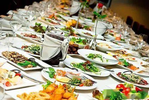 餐飲服務的56個細節，讓顧客主動帶上朋友再來