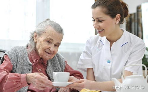獨(dú)居老人請保姆 陪伴與家務(wù)之外，那些被隱藏的真實(shí)需求